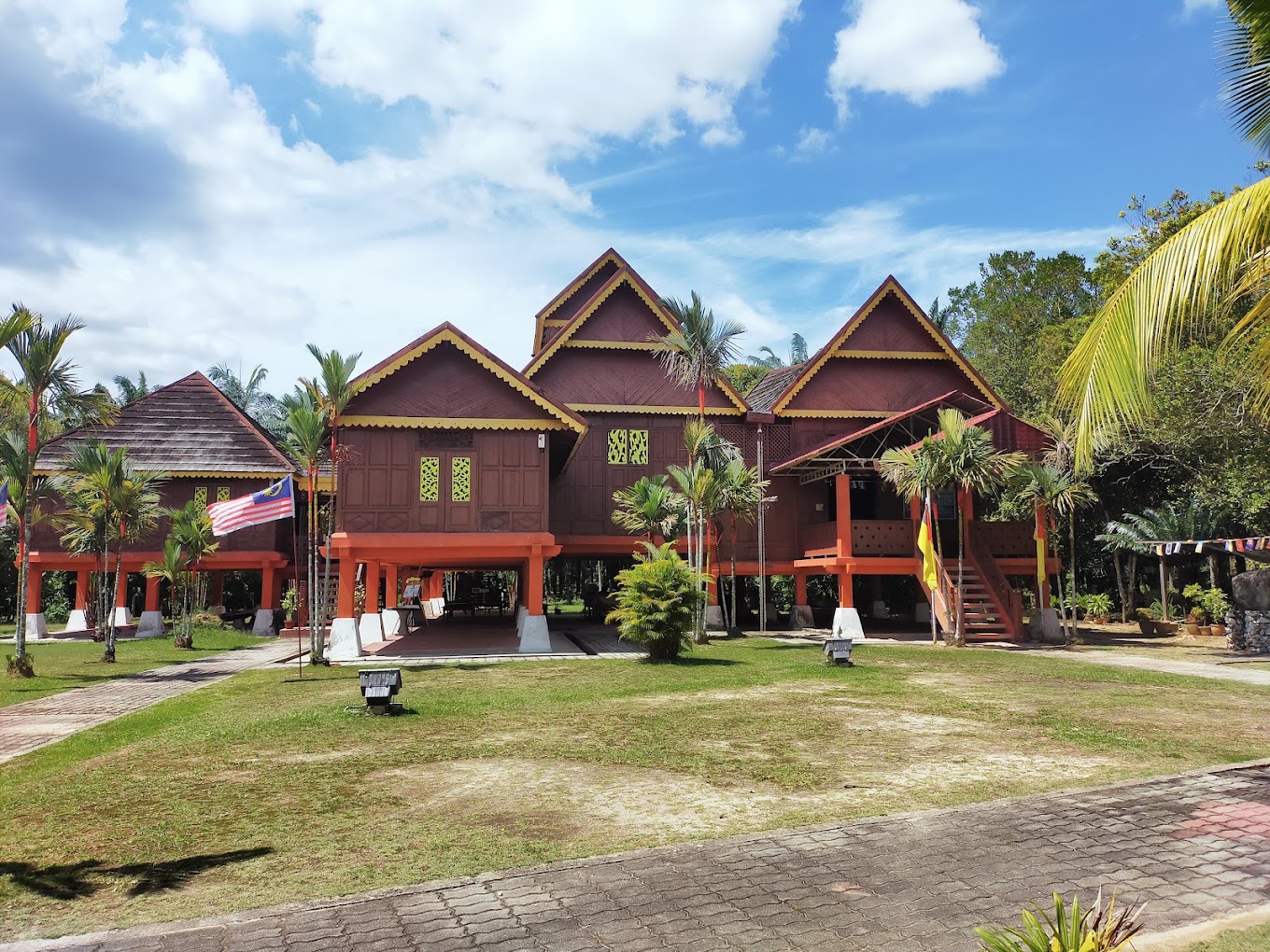 Gambar Muzium Rembau (Replika Istana Raja Melewar)