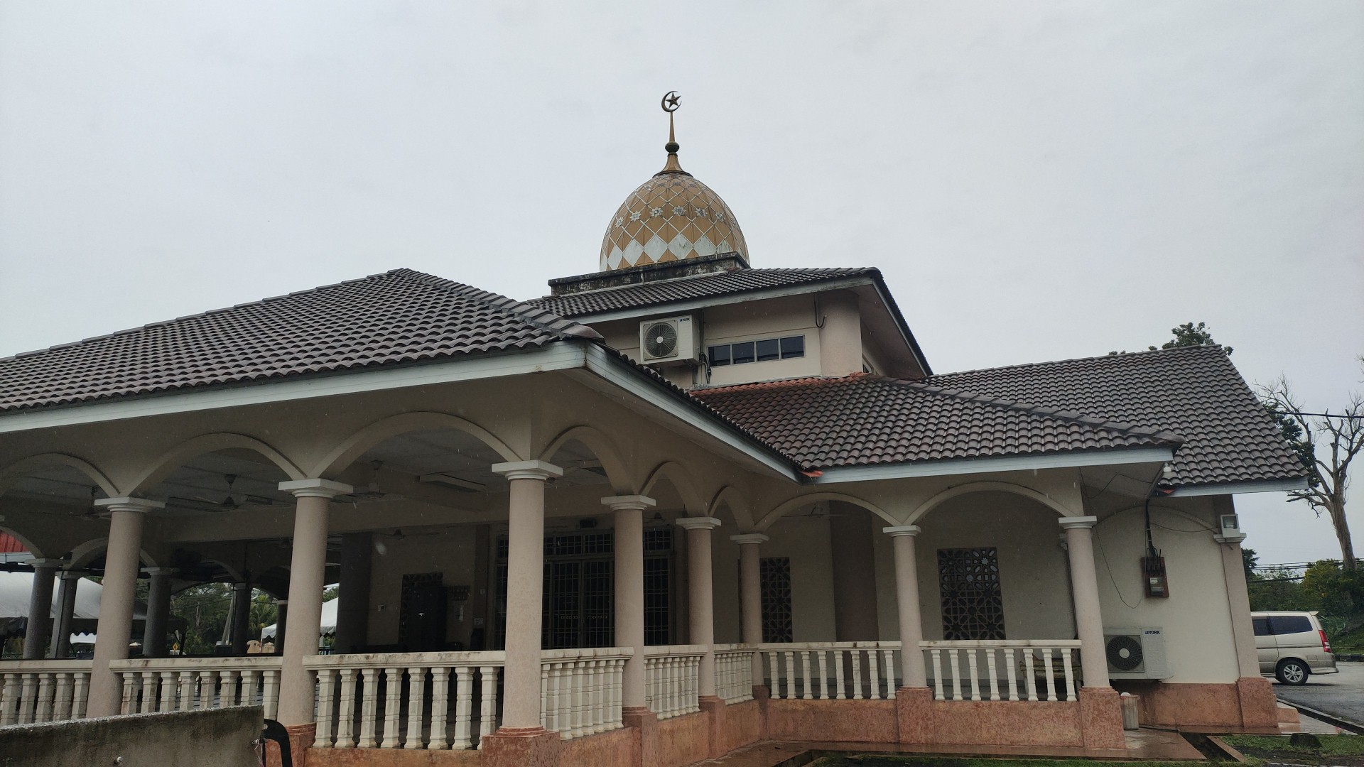 Masjid Baru Gambang — Pandangan luaran