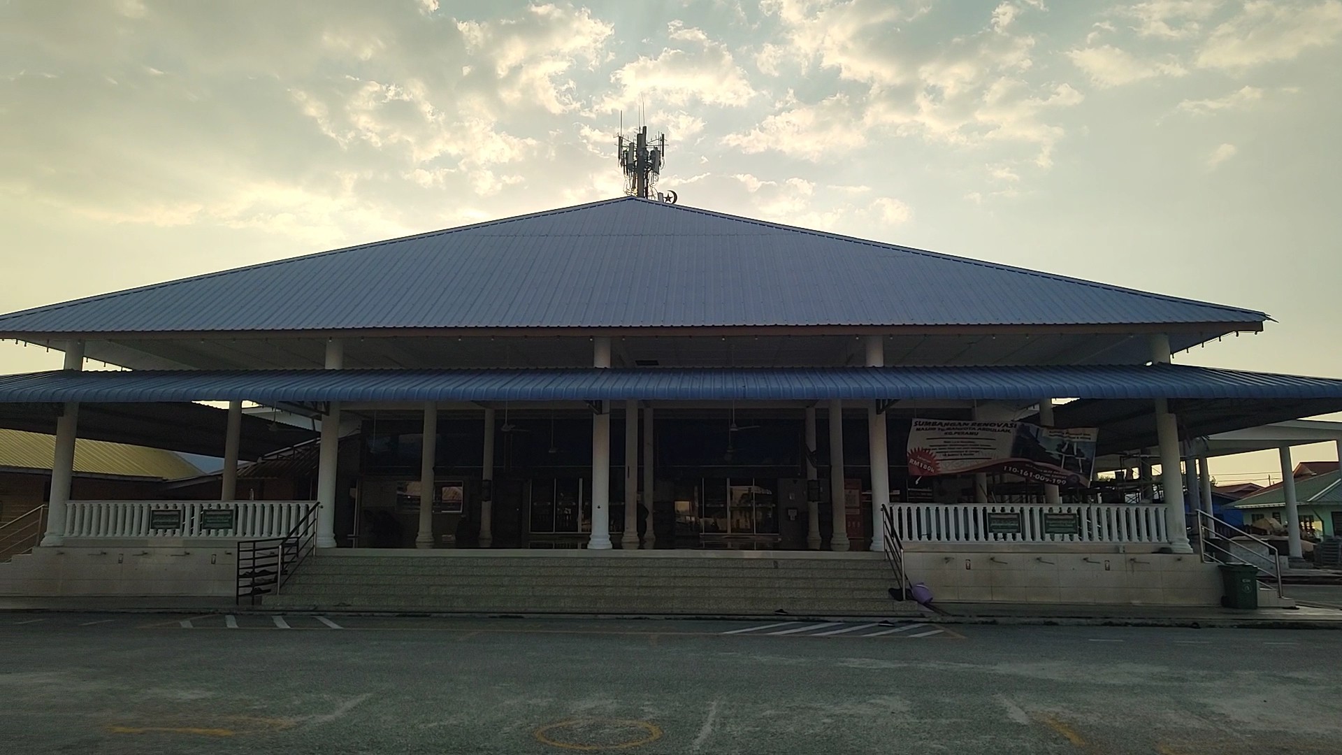 Gambar Masjid Tengku Mahkota Abdullah, Peramu