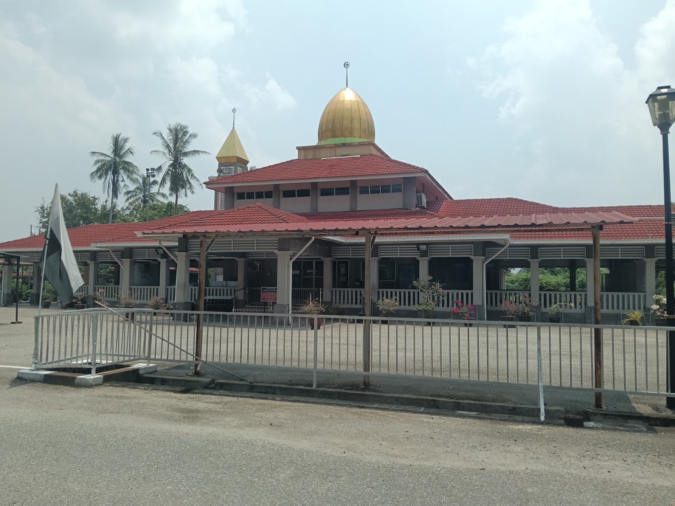 Gambar Masjid Kampung Mengkarak