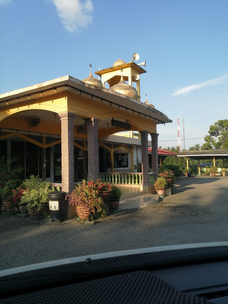 Masjid Makmur FELDA Bukit Mendi — Pandangan luaran