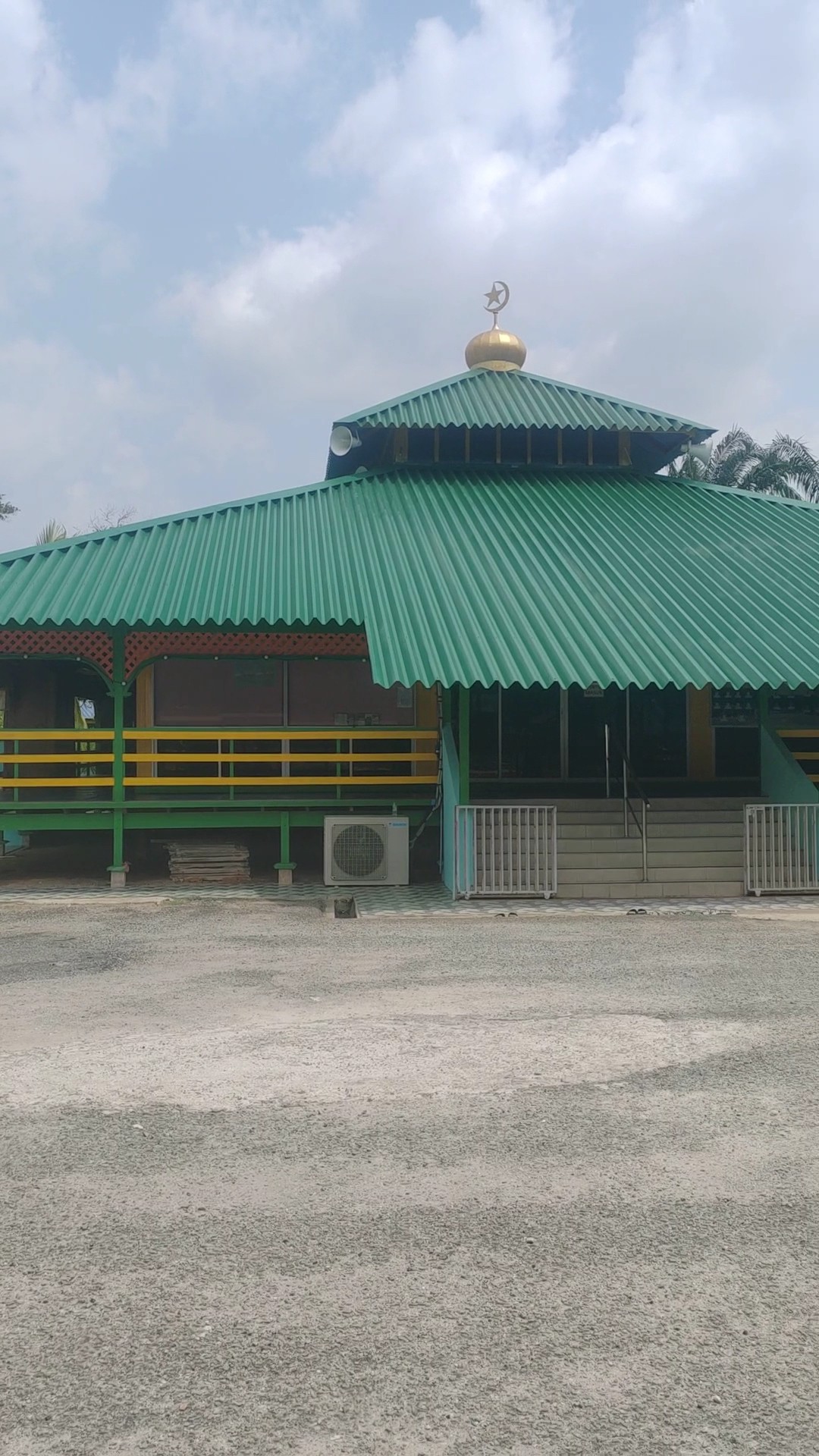 Masjid Kampung Bukit Dinding — Pandangan luaran
