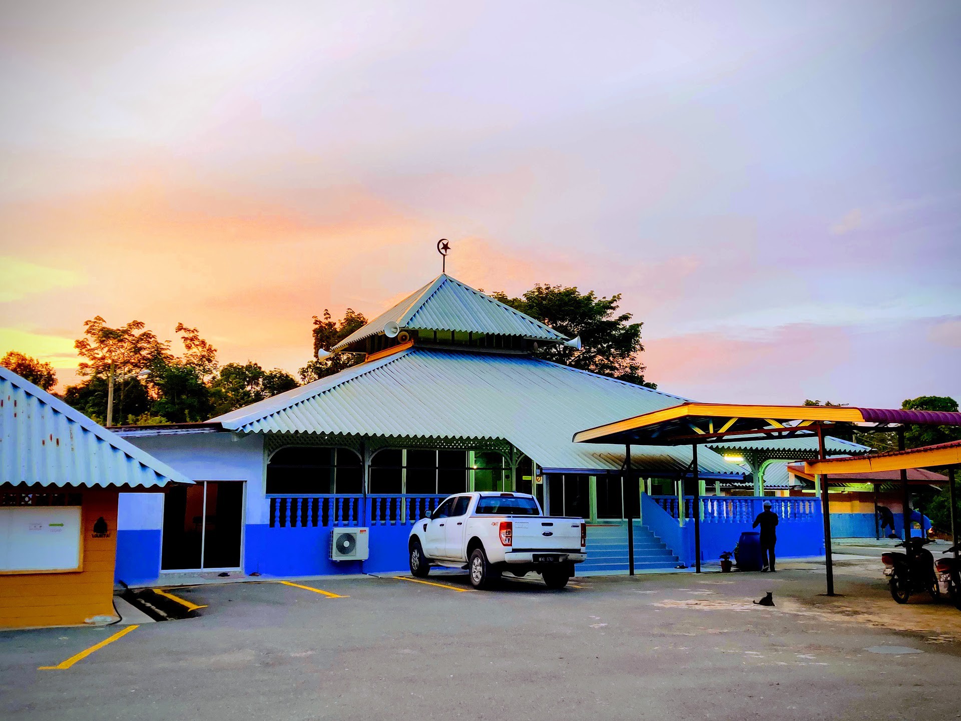 Gambar Masjid Kampung Kuala Tahan
