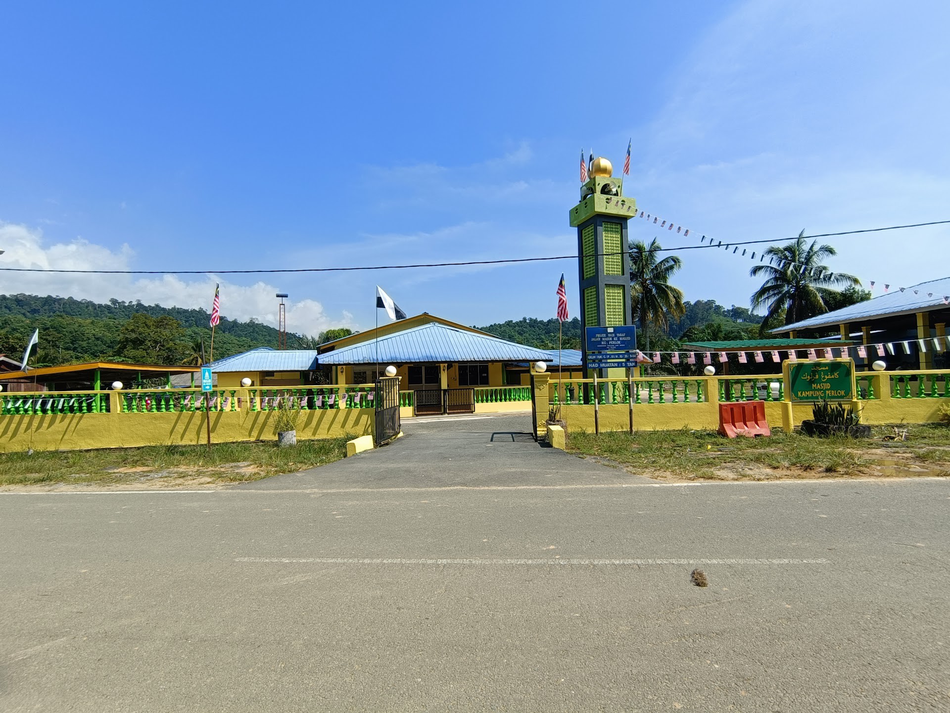 Gambar Masjid Kampung Perlok