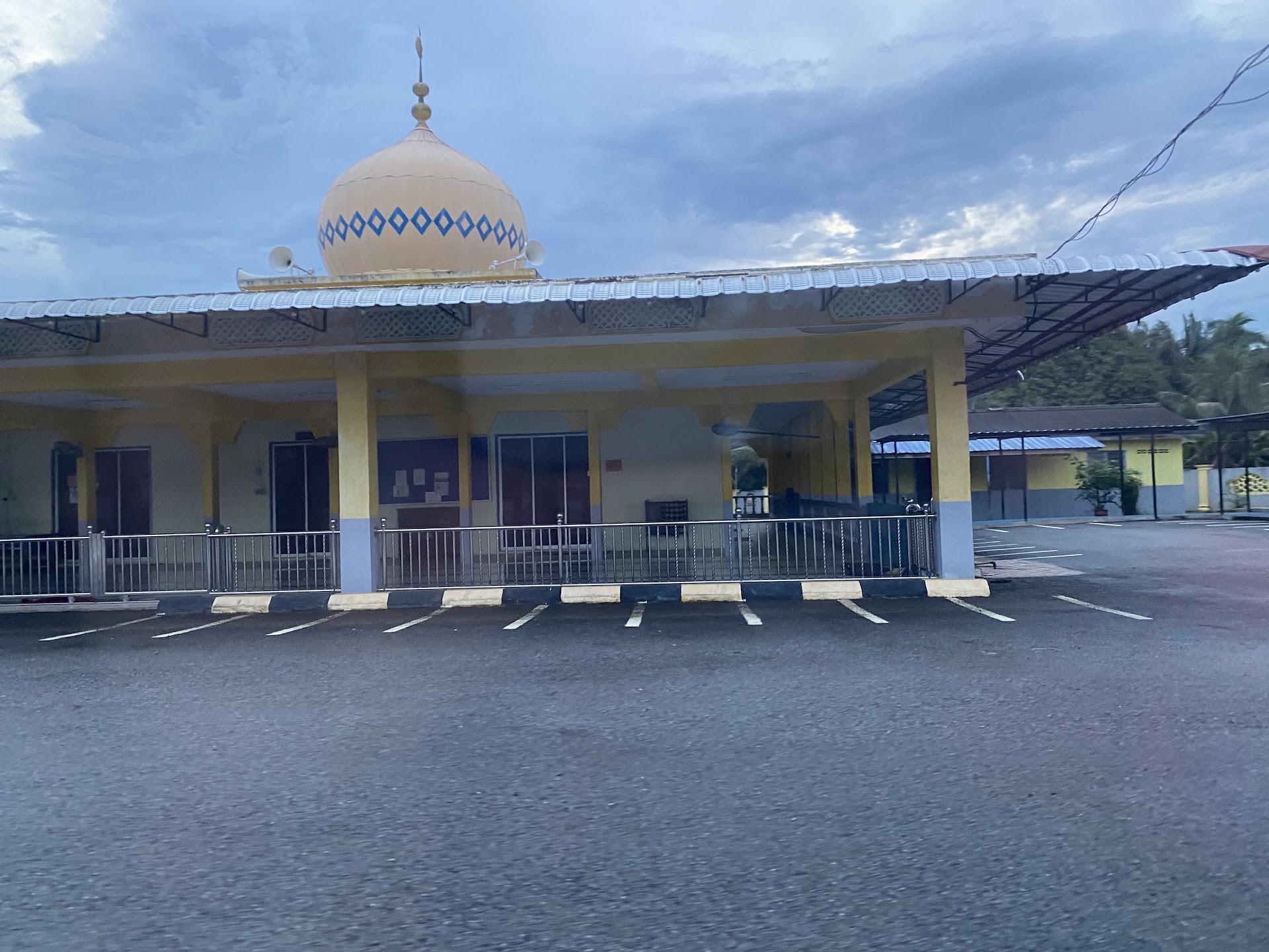 Masjid FELDA Chegar Perah — Pandangan luaran