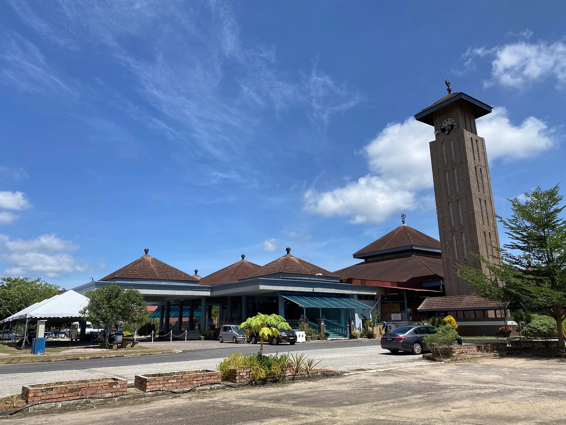 Masjid Muadzam Shah — Pandangan luaran