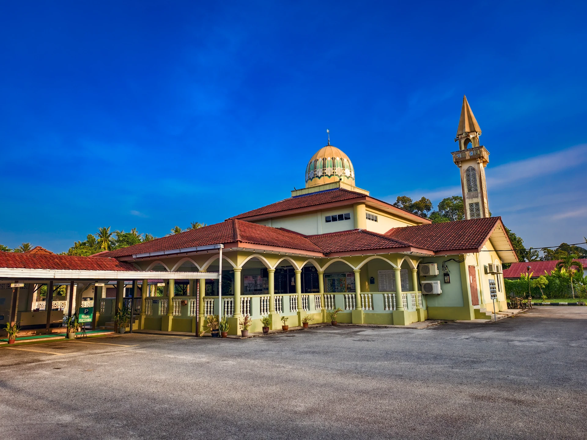 Gambar Masjid Baru Kampong Lamir