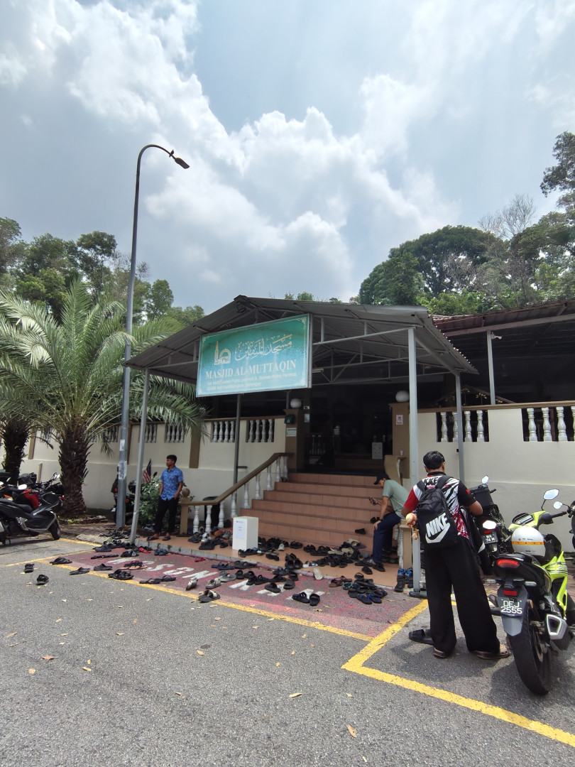 Gambar utama Masjid Al-Muttaqin