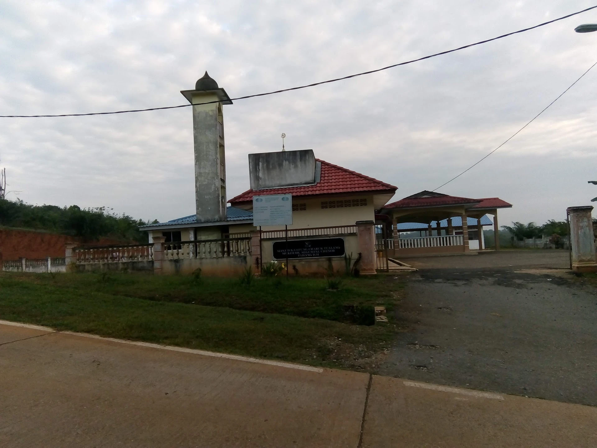 Gambar Masjid Kampung Charuk Tualang