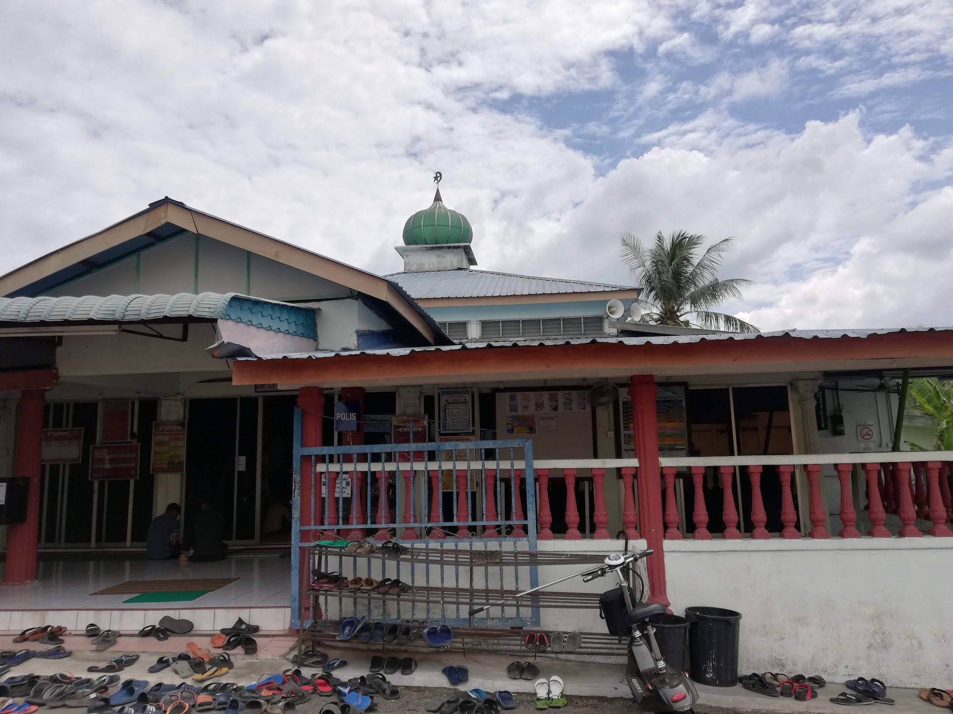Gambar Masjid Taman Saga