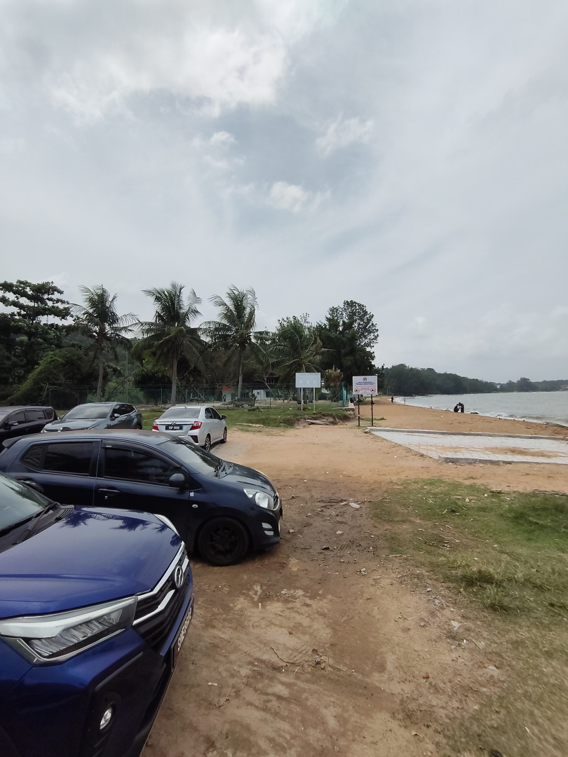 Gambar Pantai Cermin