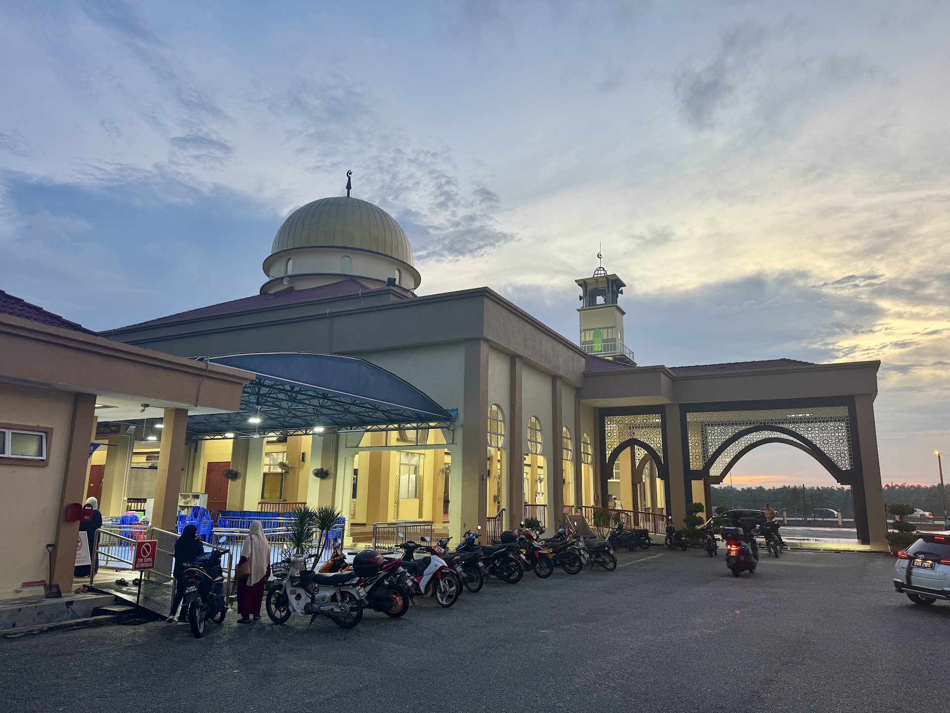 Gambar Masjid Al-Muhajirin Simpang 4 Balai Polis