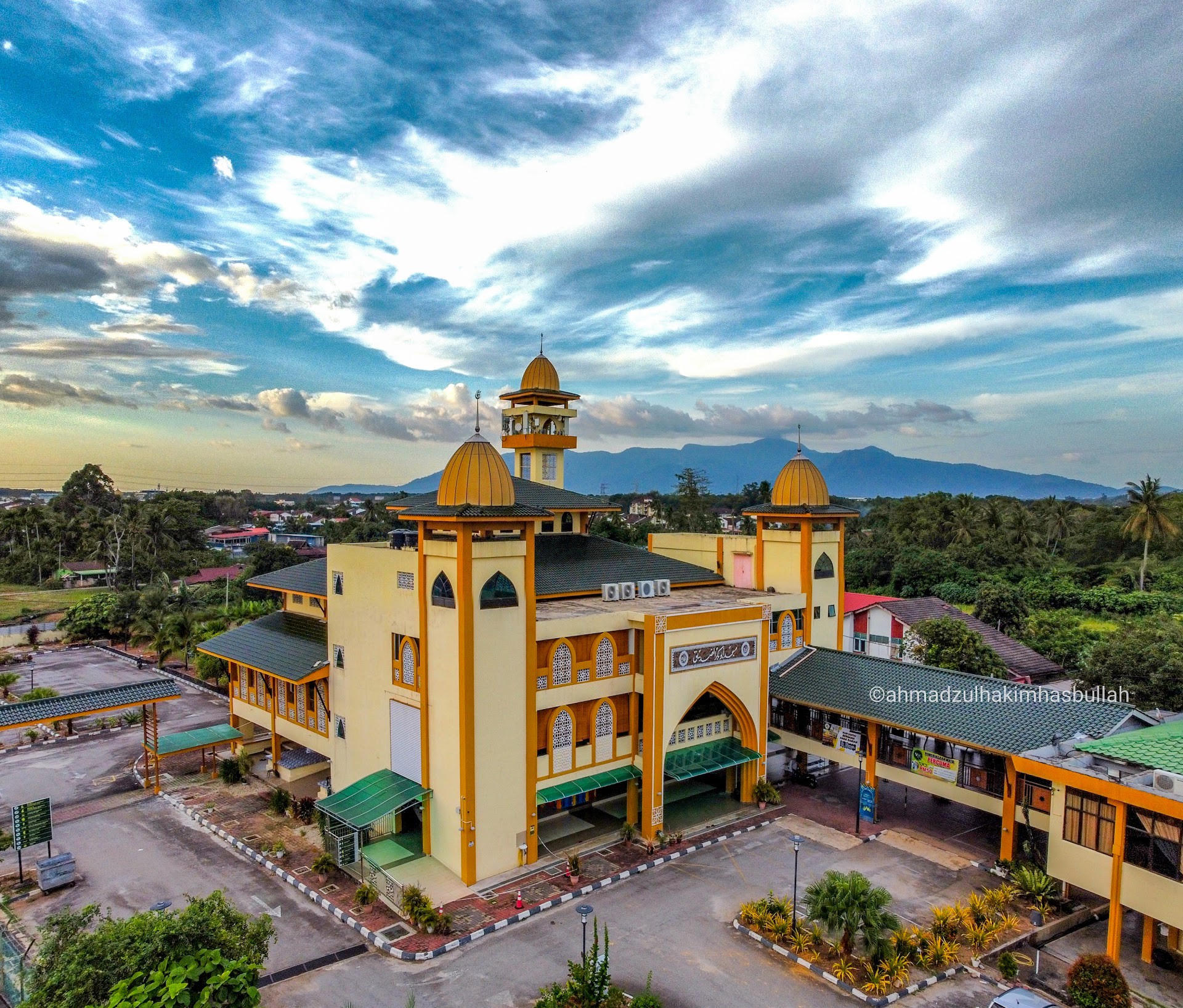 Gambar Masjid Abu Bakar As-Siddiq Bakar Arang