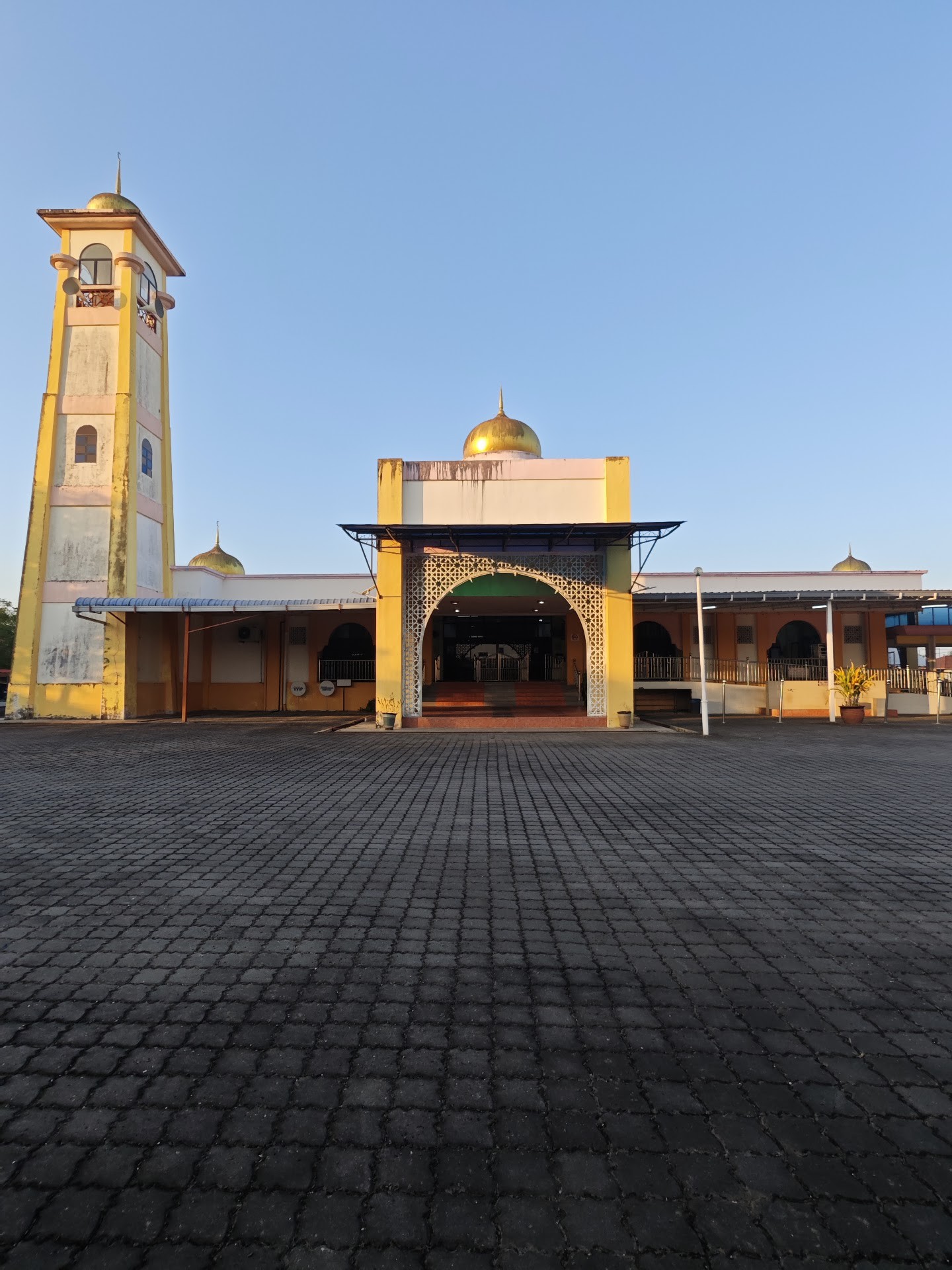 Gambar Masjid Al-Muqarrobin