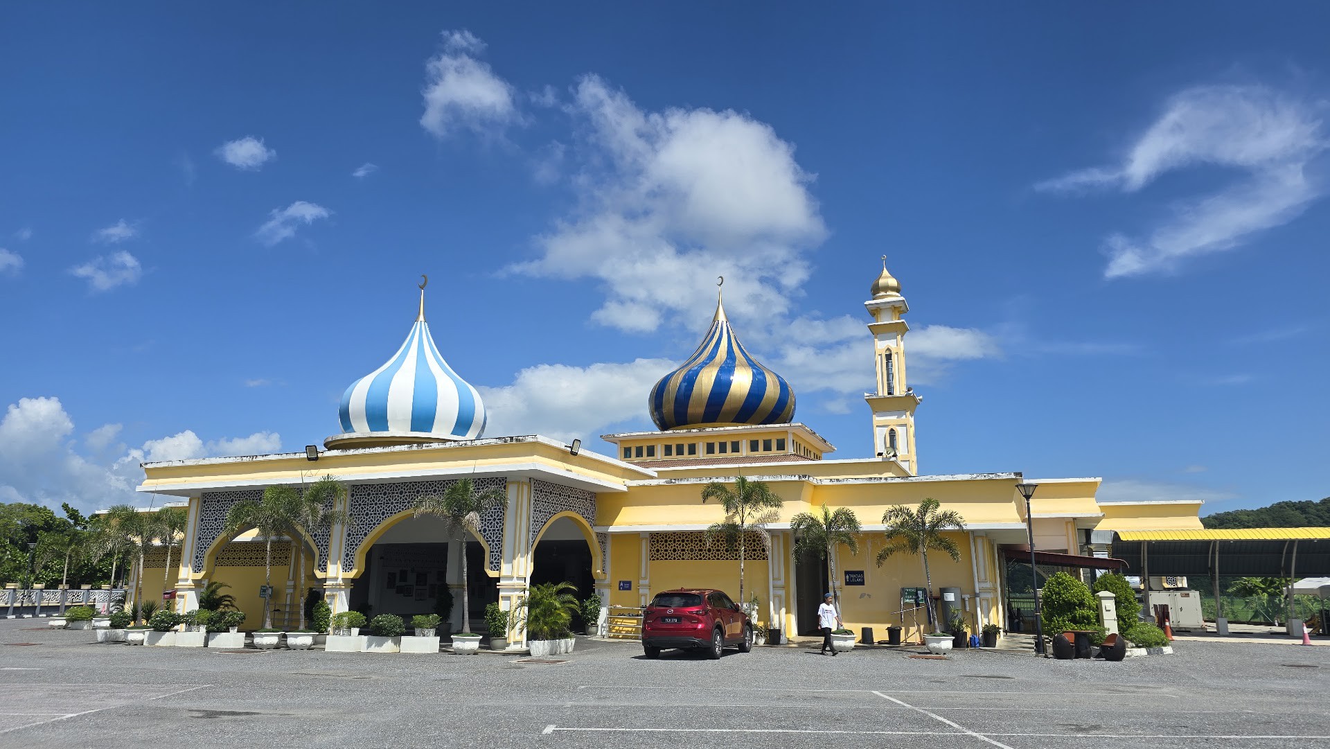 Gambar Masjid Tuanku Syed Faizuddin, Putra Jamalullail