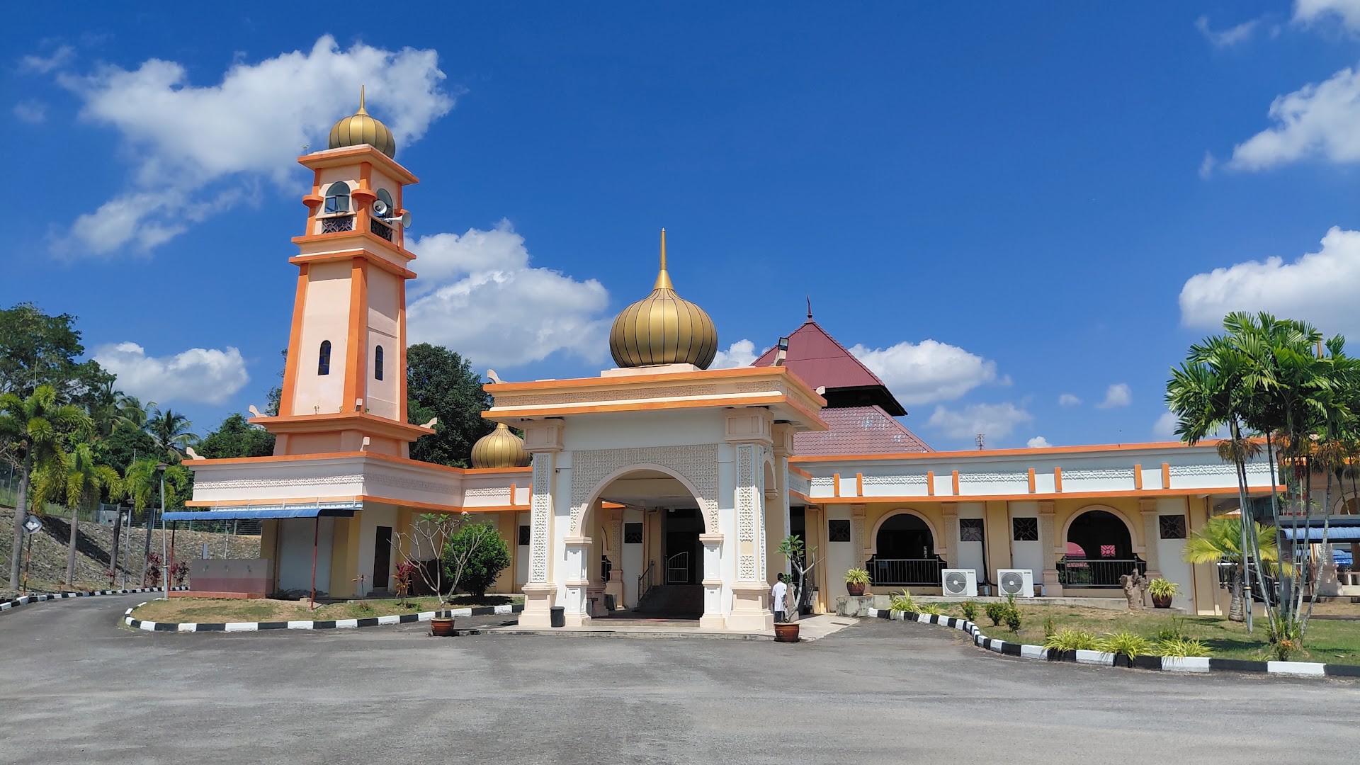 Gambar Masjid Solahuddin Al Ayyubi