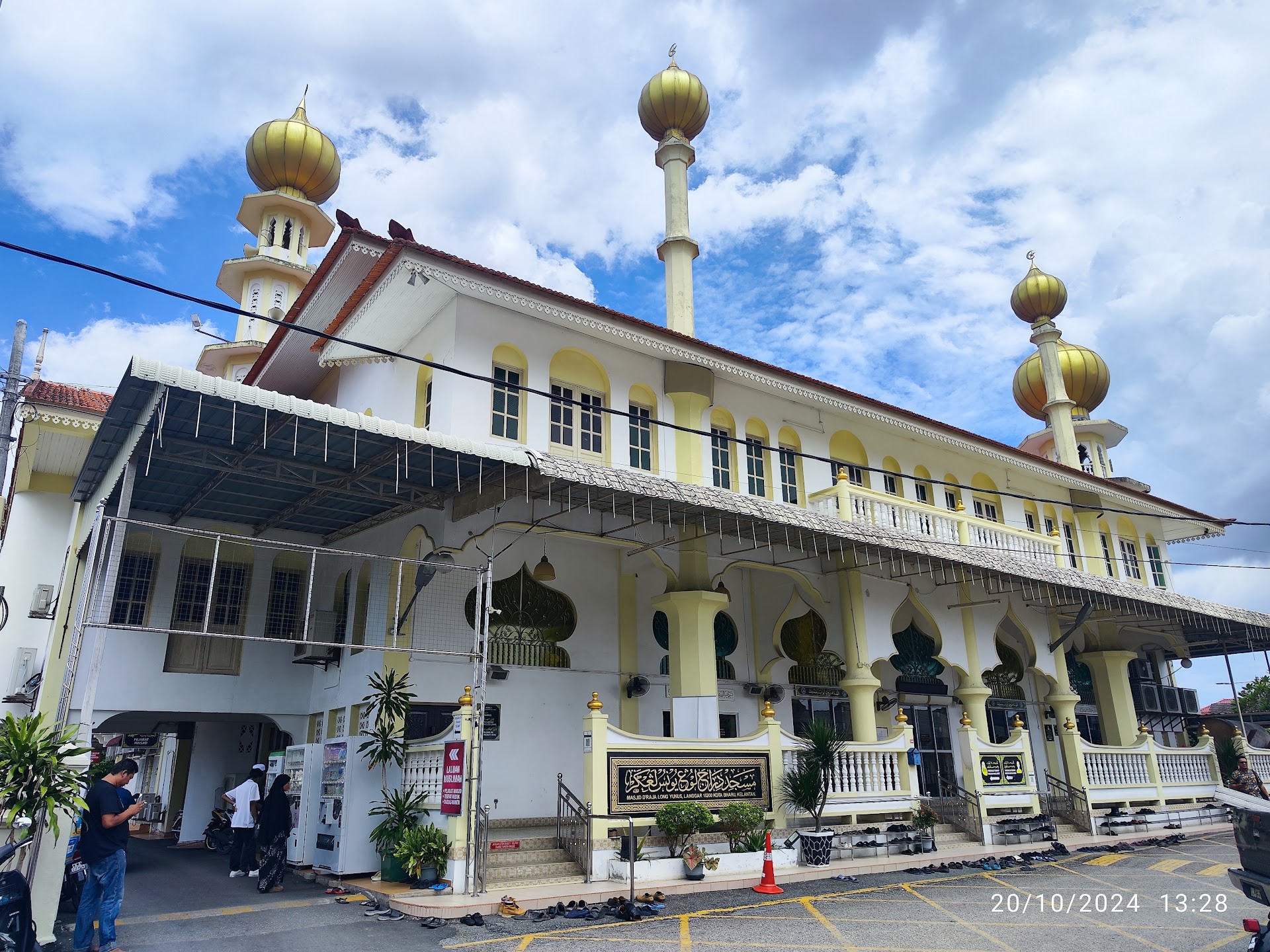 Gambar Masjid D`Raja Long Yunus, Langgar