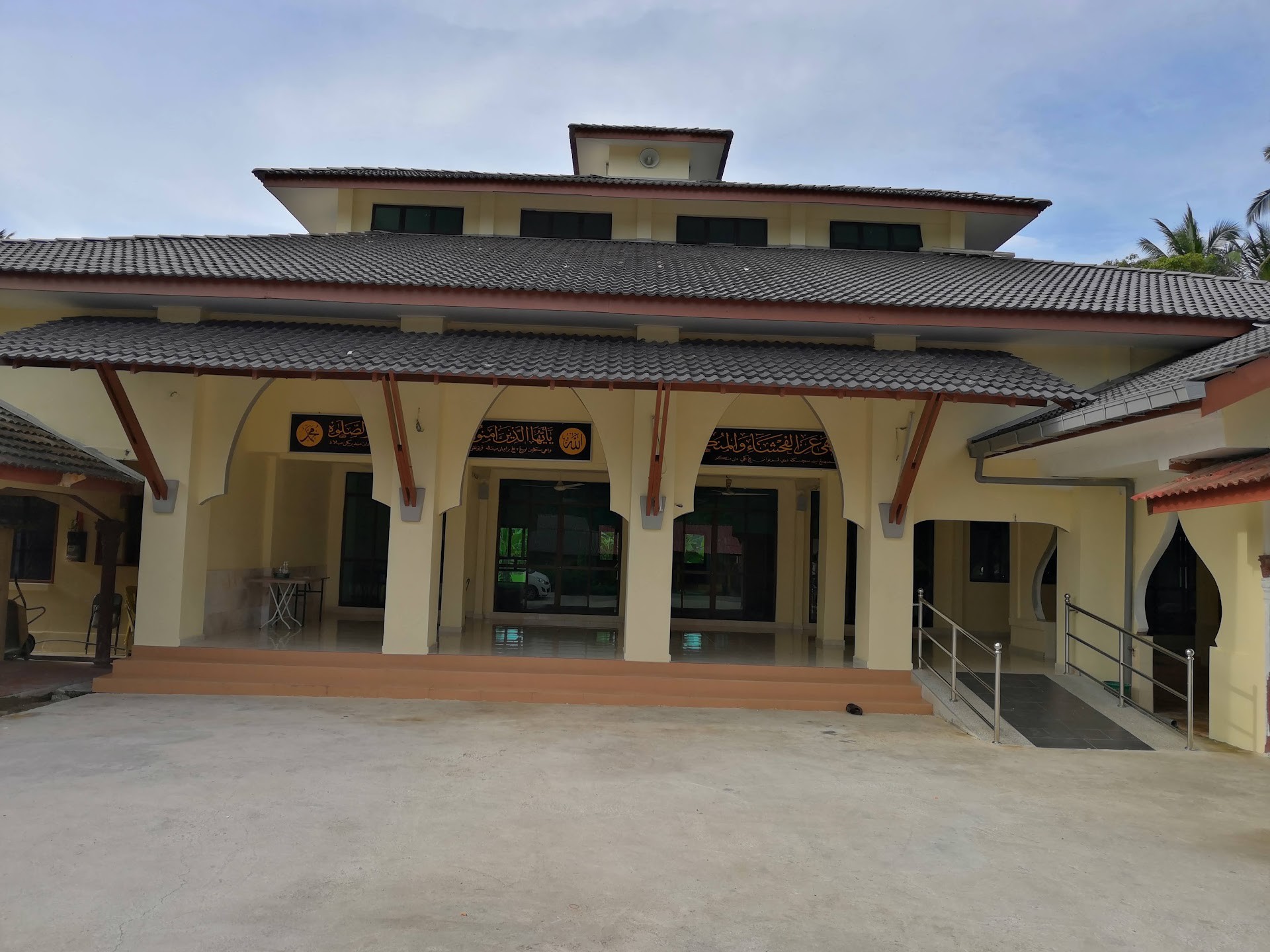 Gambar Masjid Mukim Lating