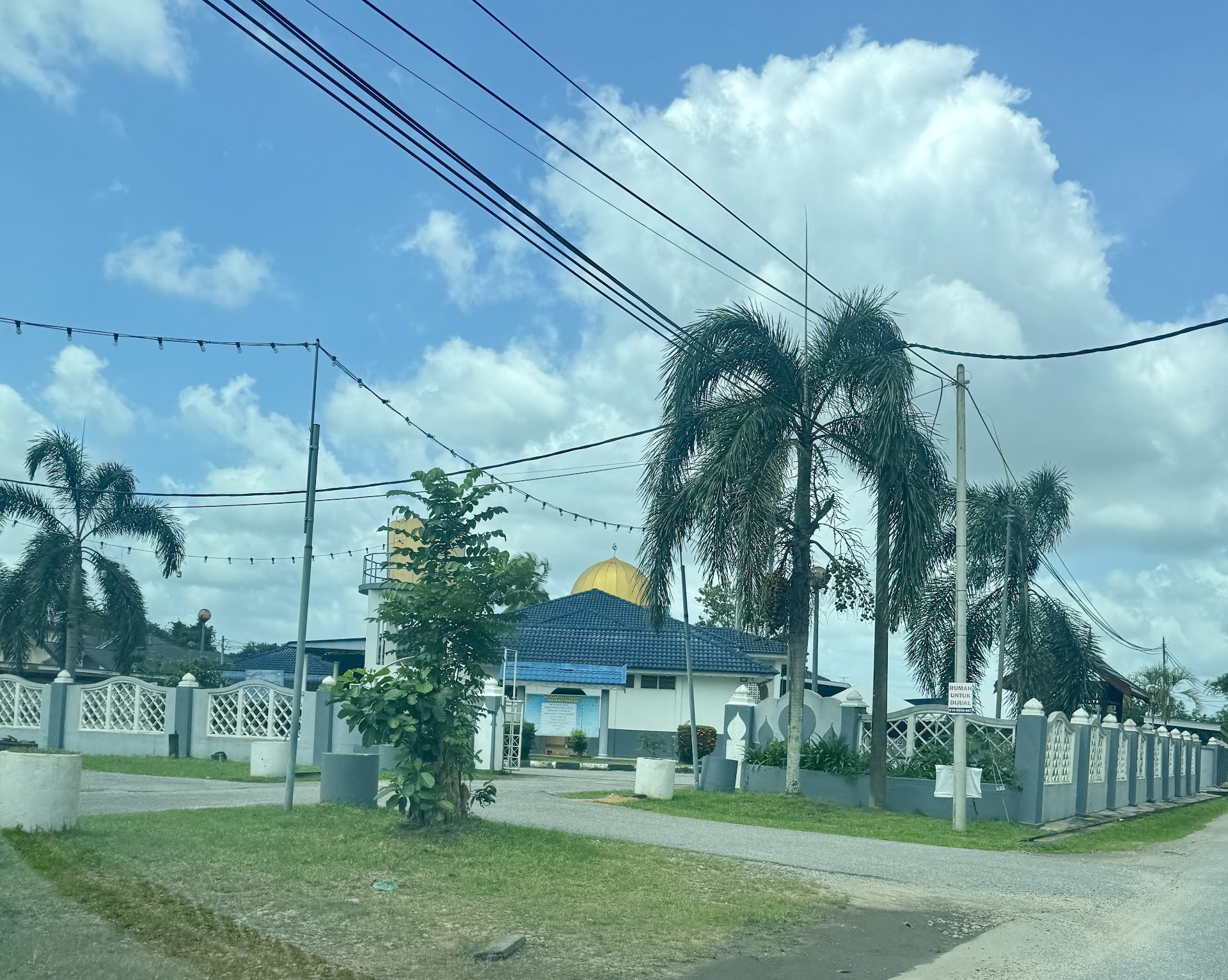 Gambar Masjid Beladau Selat