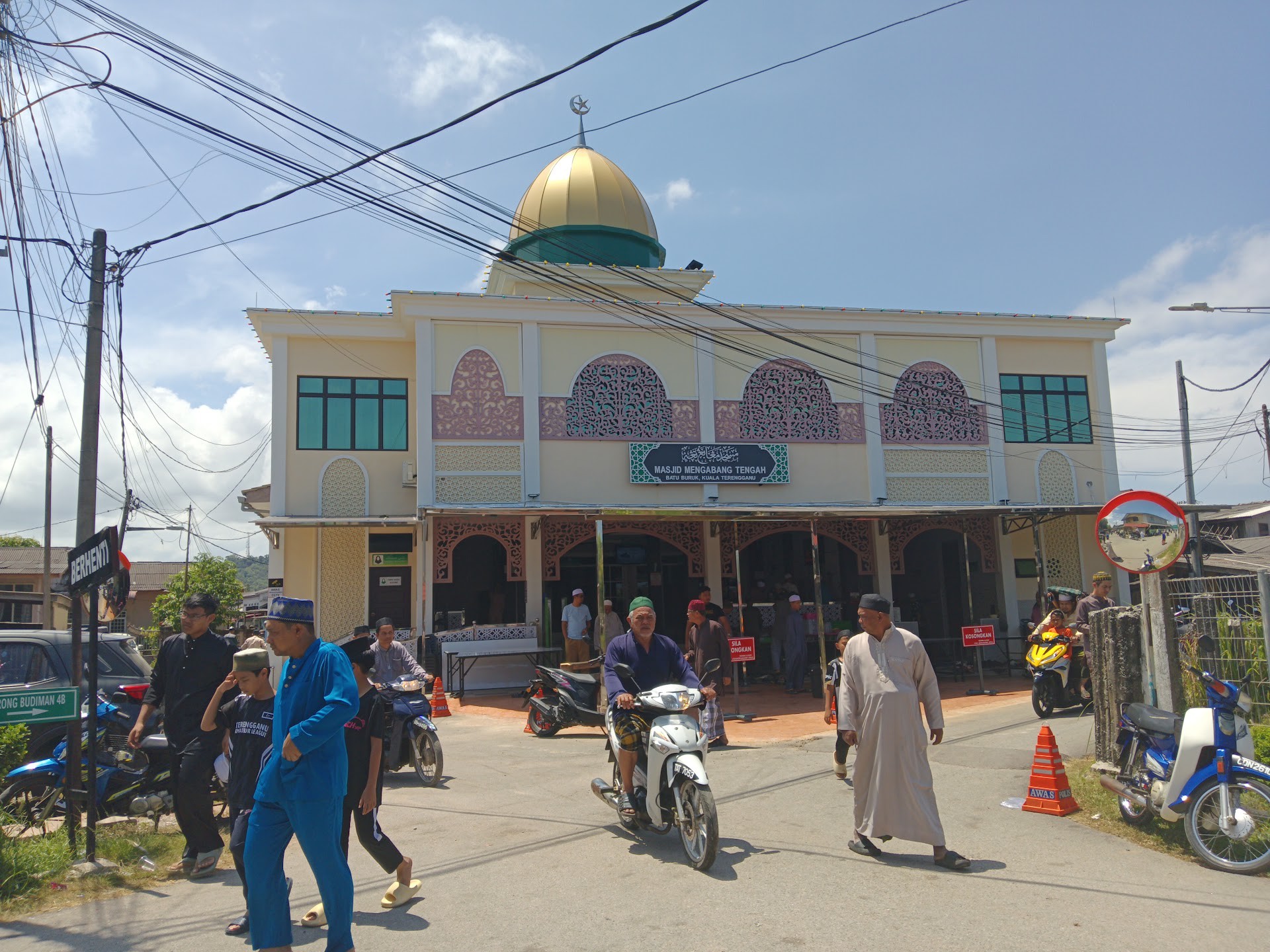 Gambar Masjid Mengabang Tengah