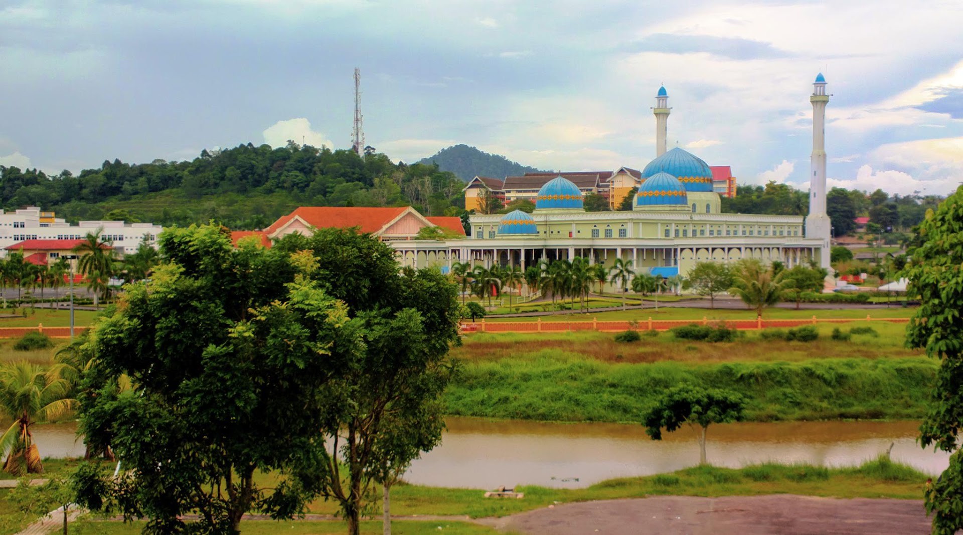 Gambar Masjid Sultan Mahmud Bandar Ambs