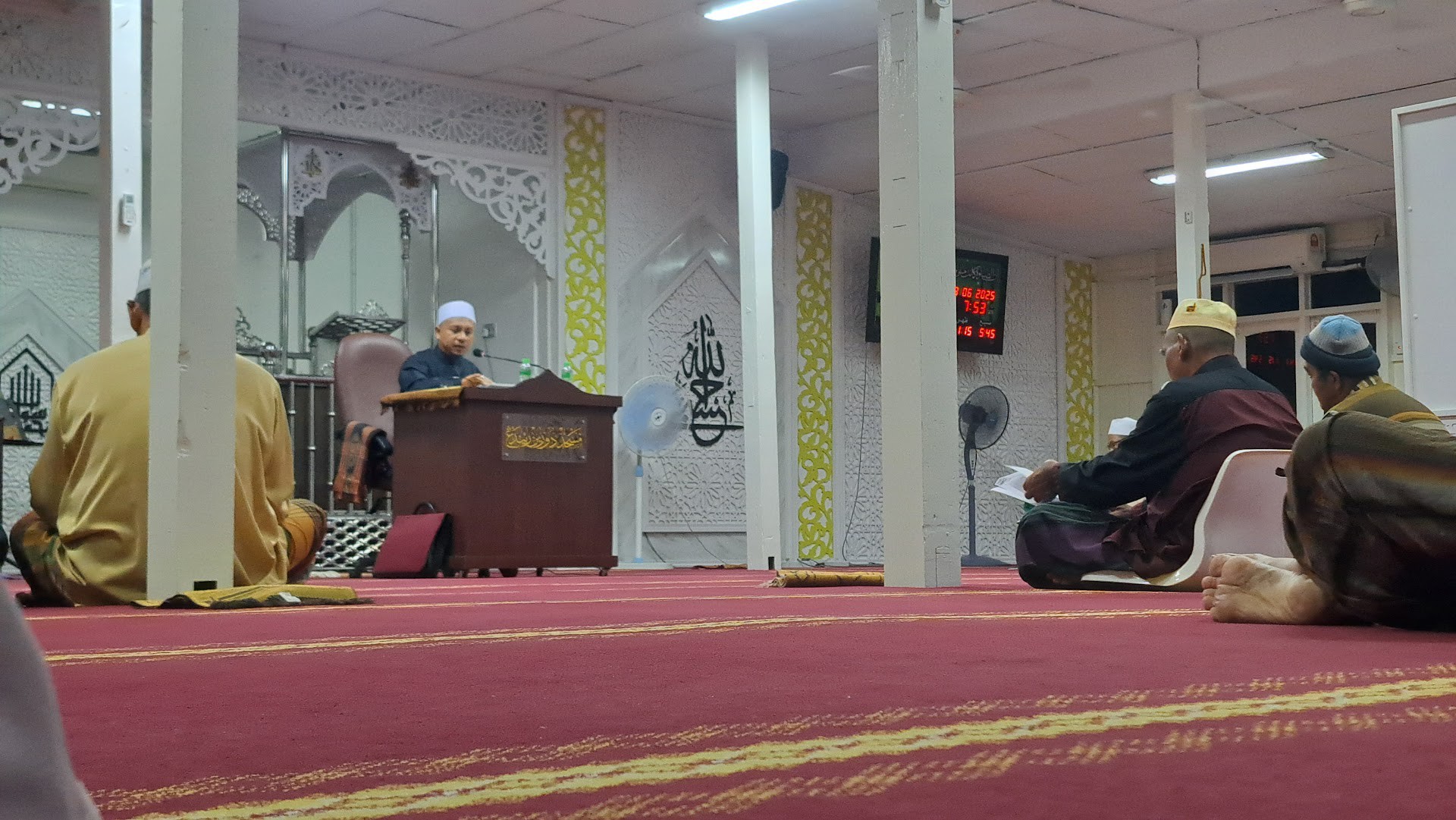 Gambar Masjid Kampung Durian Rendang