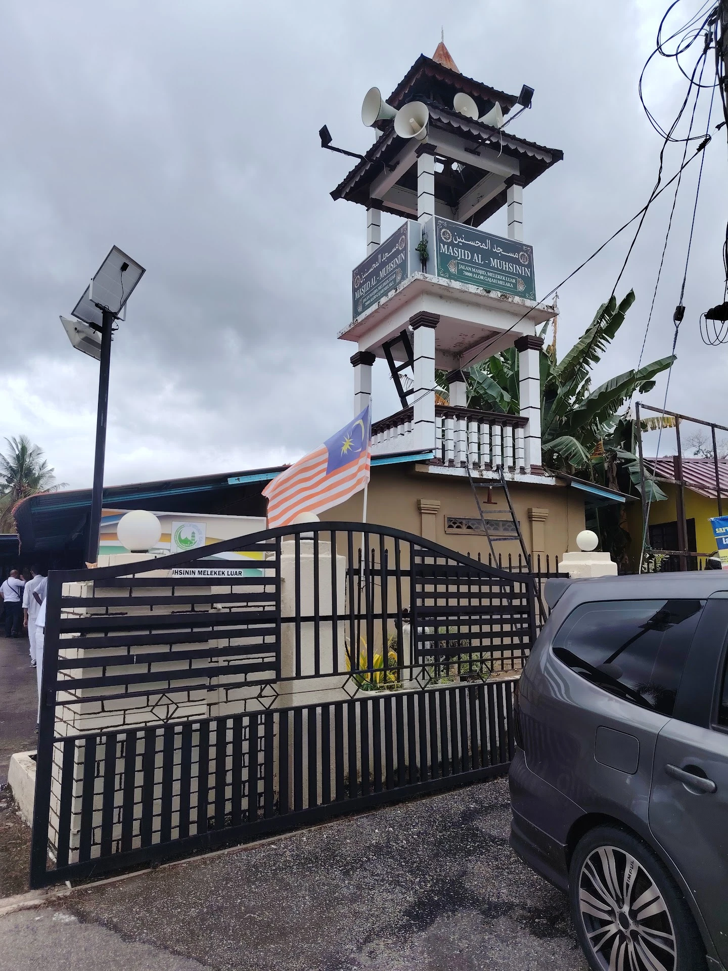 Gambar Masjid Al-Muhsinin Melekek Luar