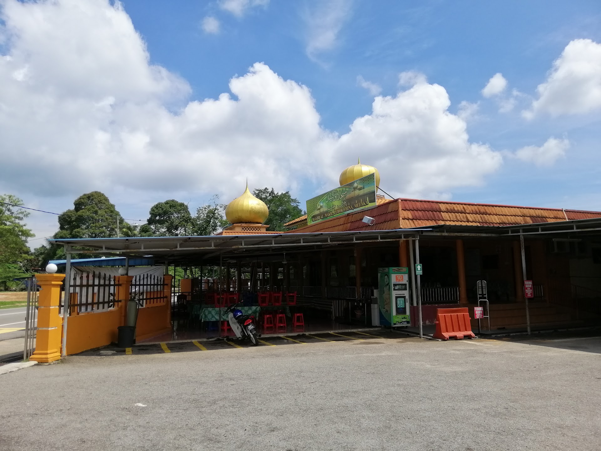 Gambar Masjid Alwakil Lubok China
