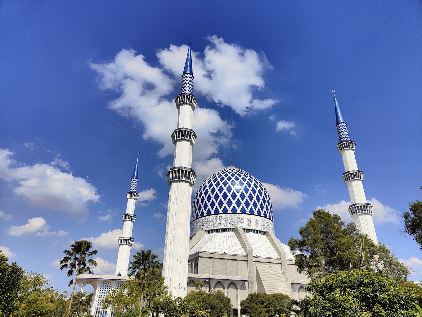 Gambar Masjid Sultan Salahuddin Abdul Aziz Shah