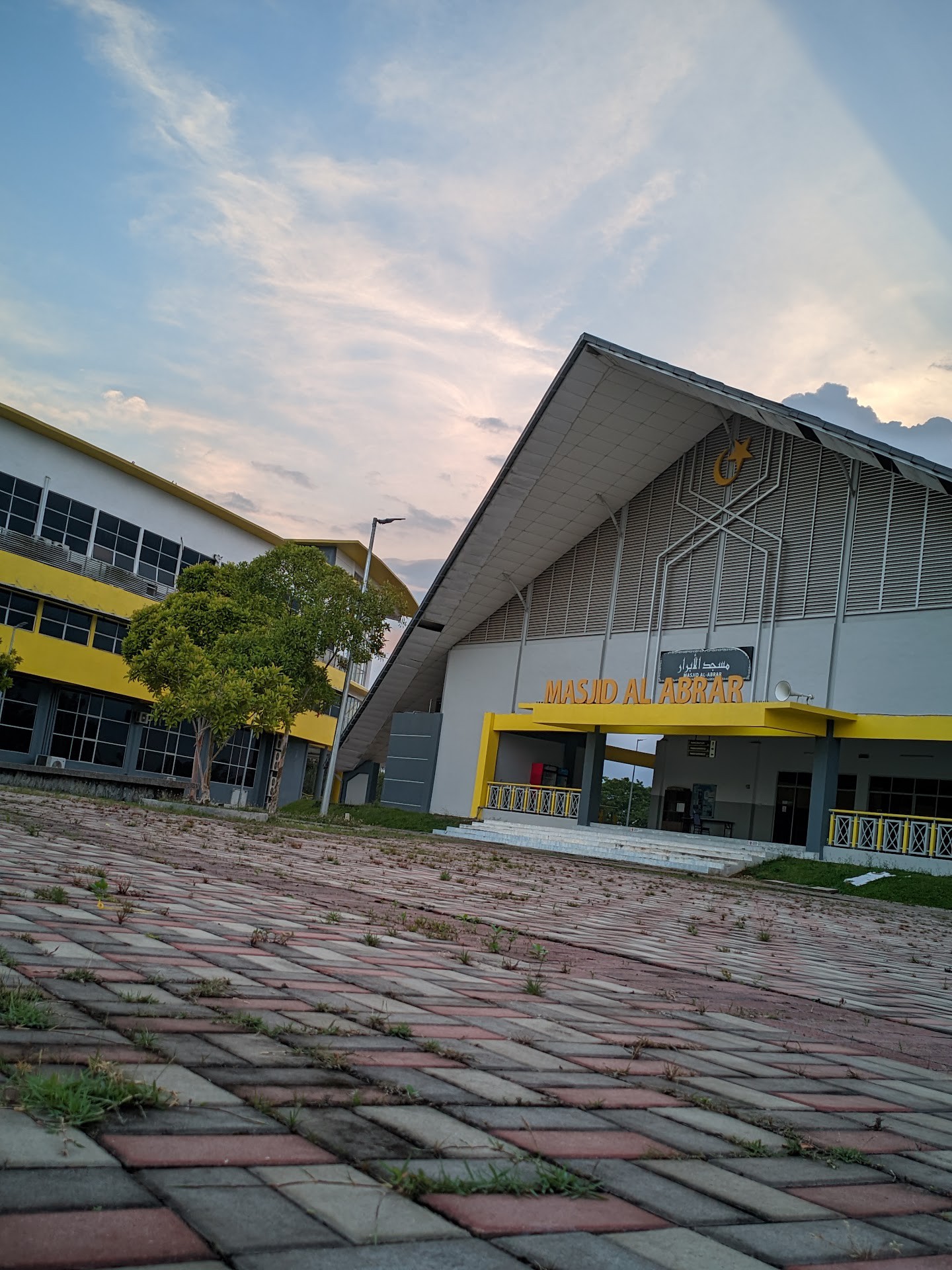 Gambar Masjid Al-Abrar Kolej Ypj