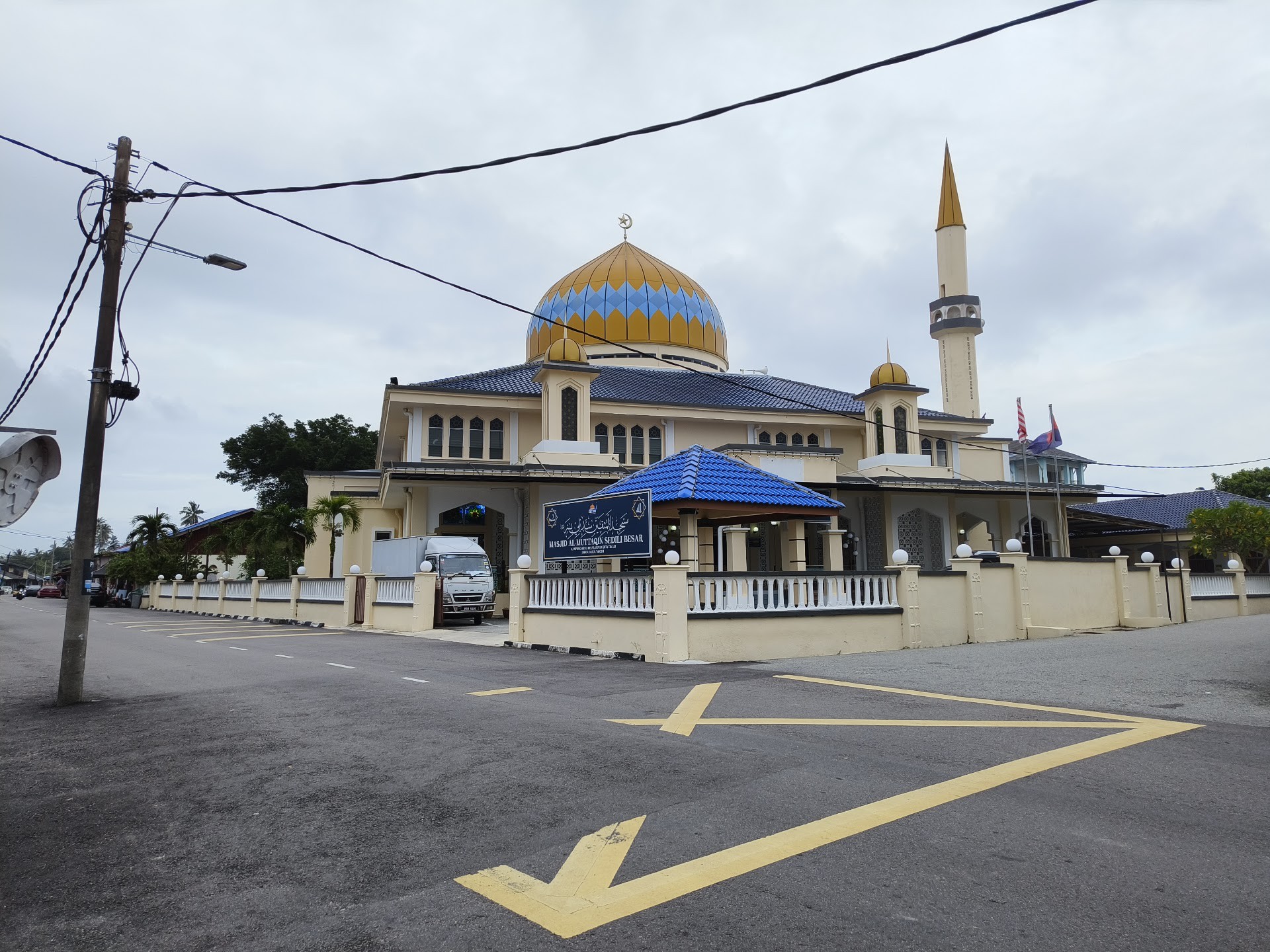 Gambar Masjid Al-Muttaqin Sedili Besar