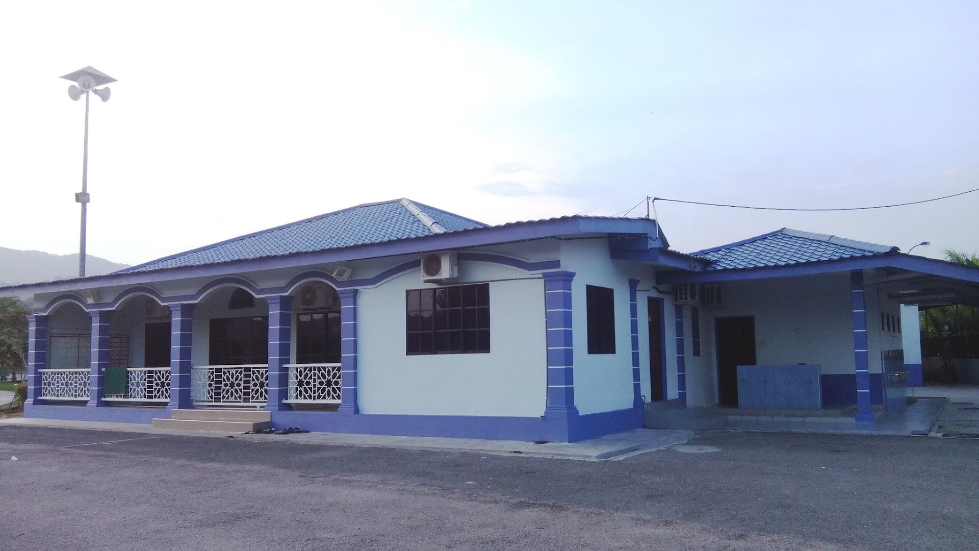 Gambar Masjid At-Taubah