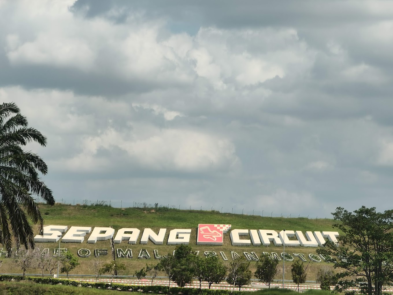 Gambar utama PETRONAS Sepang International Circuit