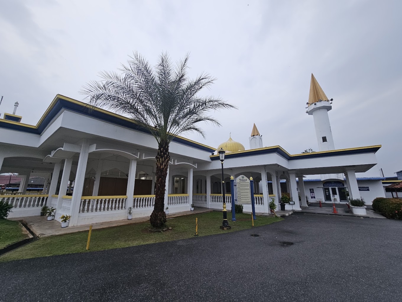 Gambar Masjid Negeri Arau