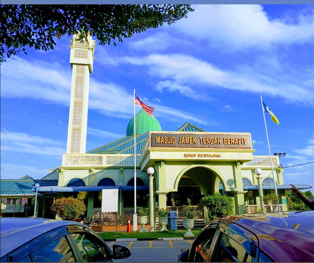 Gambar Masjid Tengah Berapit