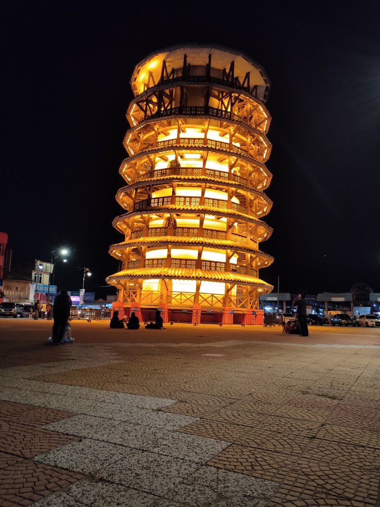 Gambar Menara Condong Teluk Intan