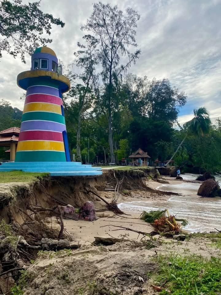 Gambar Pantai Teluk Batik