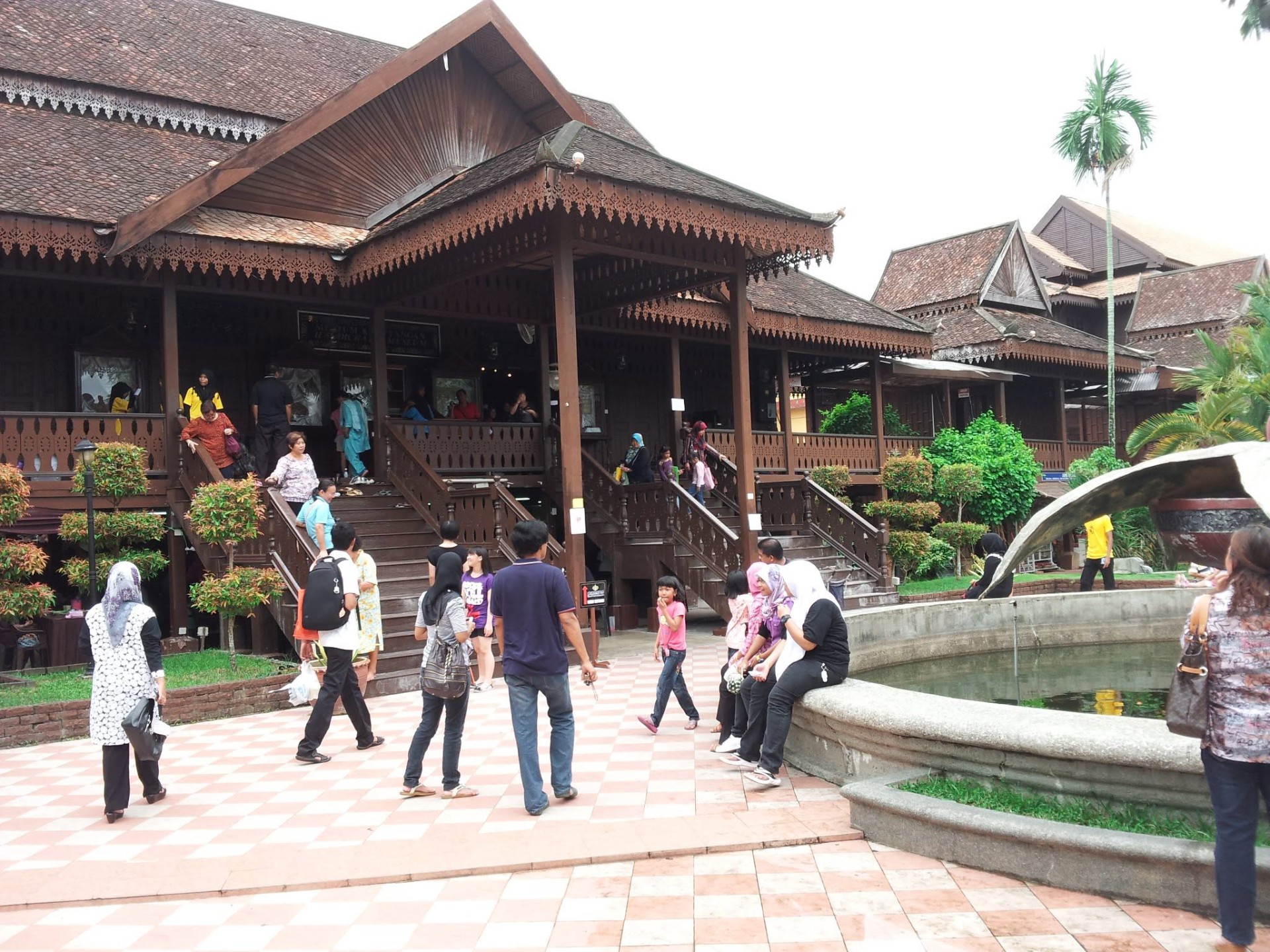 Gambar Kampung Kraftangan