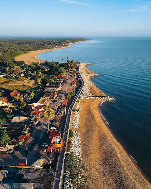 Gambar Pantai Cahaya Bulan