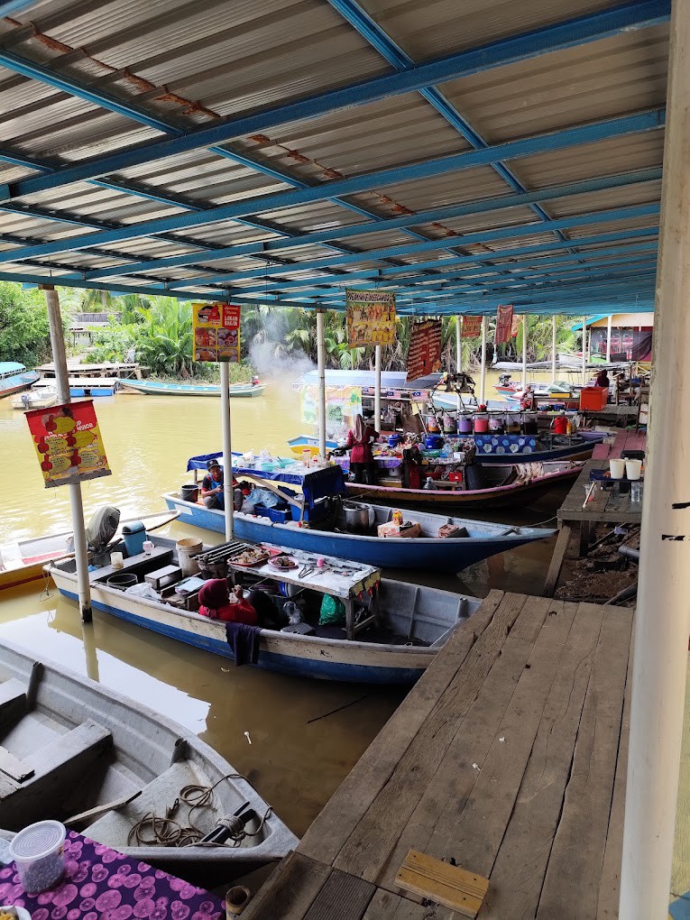 Gambar utama Pasar Terapung Pantai Suri