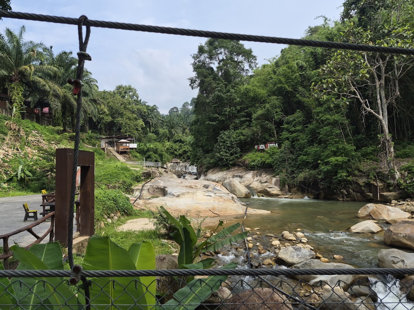 Gambar utama Lata Kertas