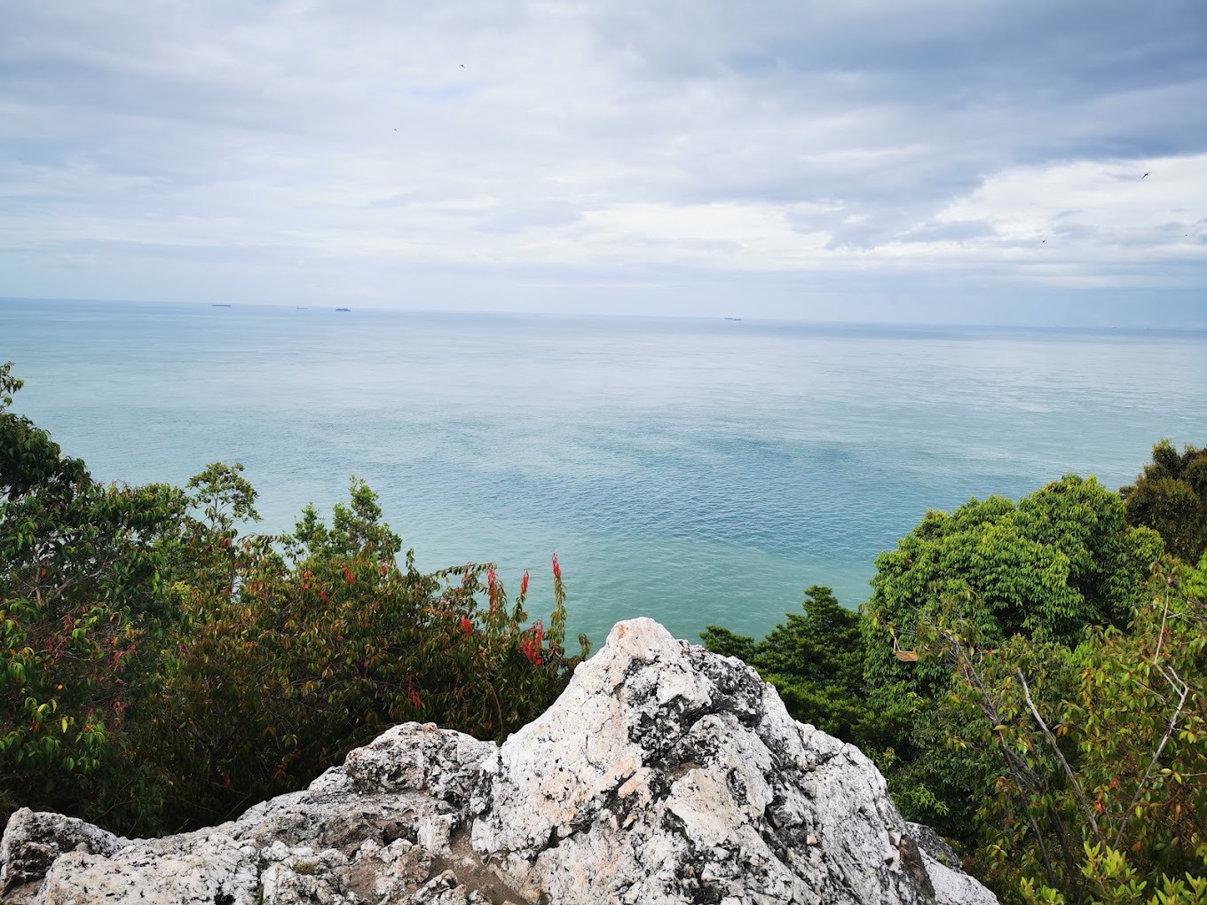 Gambar Bukit Batu Putih