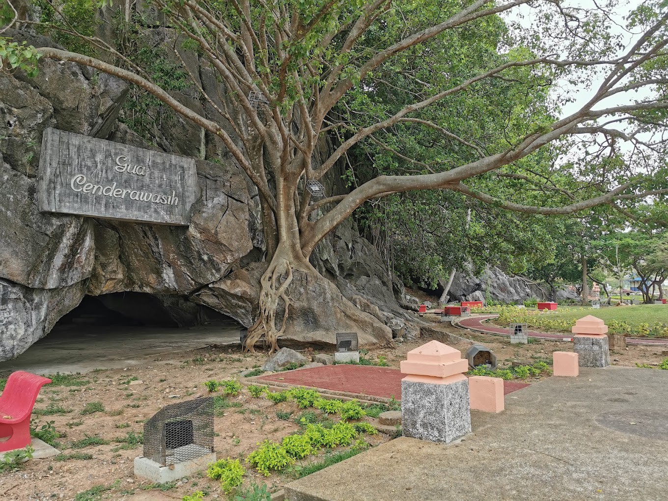 Gambar utama Taman Bunga Kertas Tuanku Lailatul Shahreen