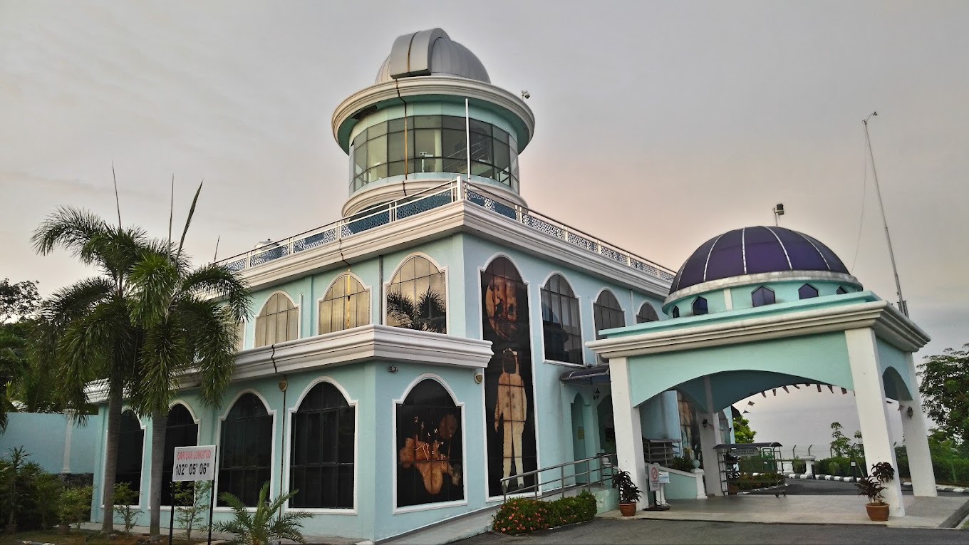 Gambar Kompleks Falak Al-Khawarizmi