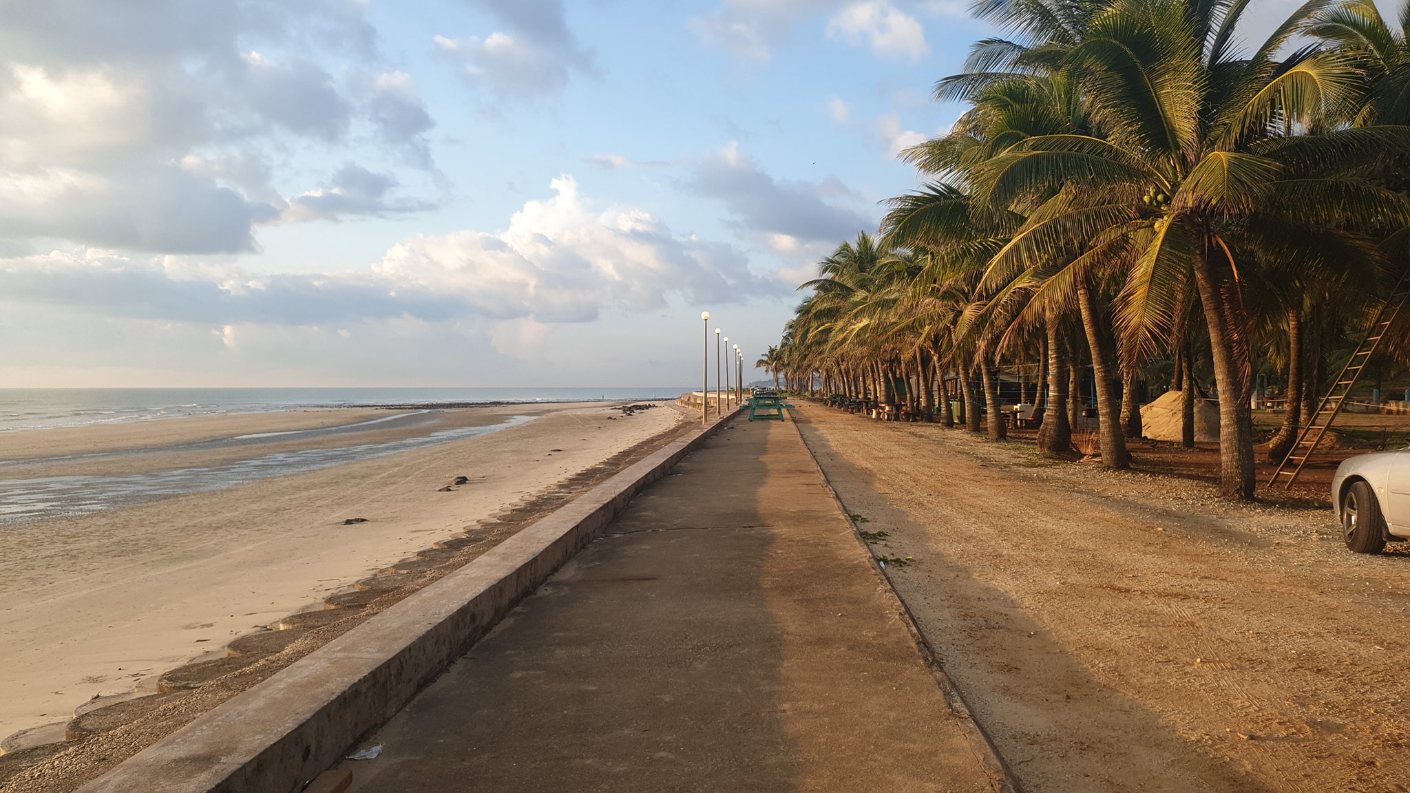 Gambar Pantai Batu Hitam