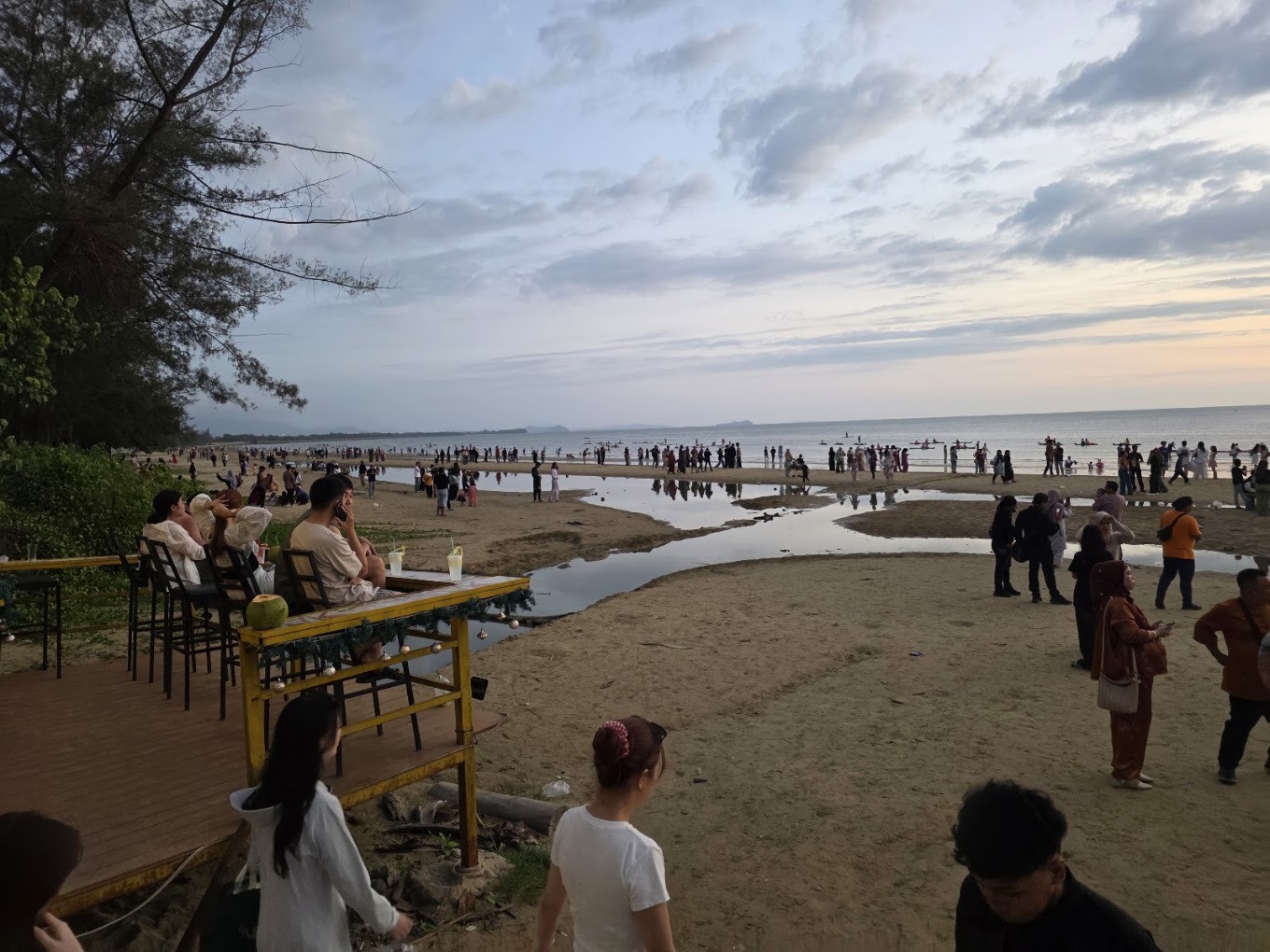 Gambar Pantai Tanjung Aru