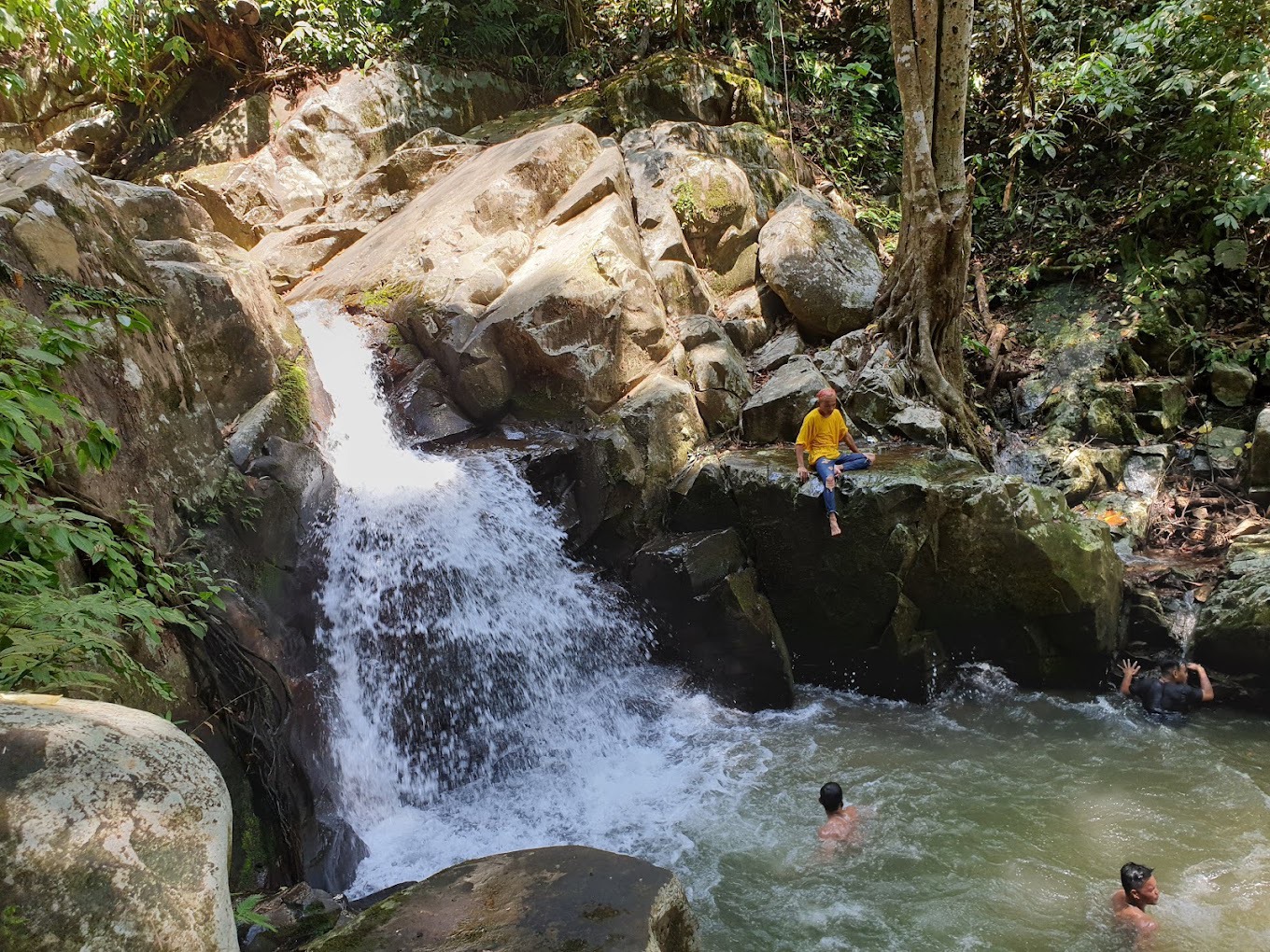 Gambar Air Terjun Kionsom