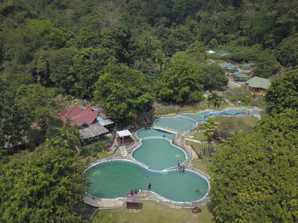 Gambar Poring Hot Spring