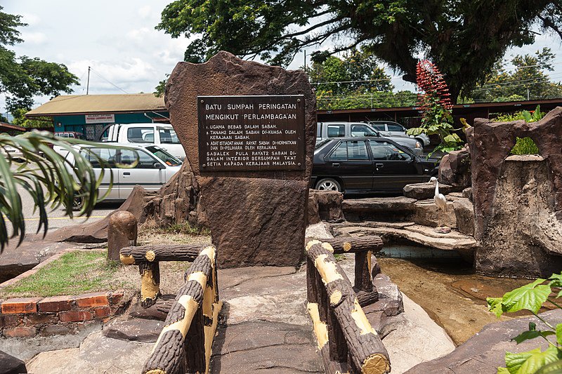 Gambar Batu Sumpah Keningau
