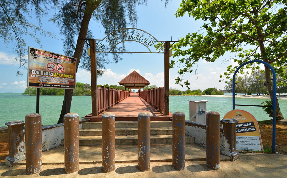 Gambar Pantai Cahaya Negeri